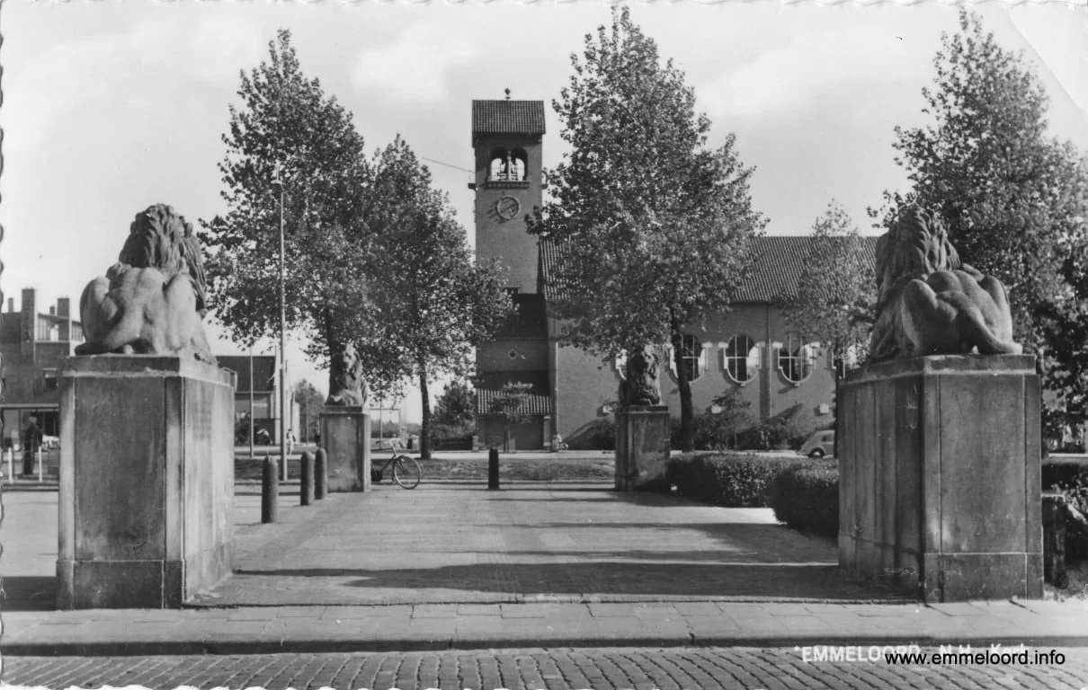 Kerk-Hoeksteen21.jpg Kerk-Hoeksteen21.jpg